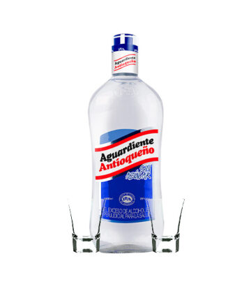 Trago doble de aguardiente antioqueño azul